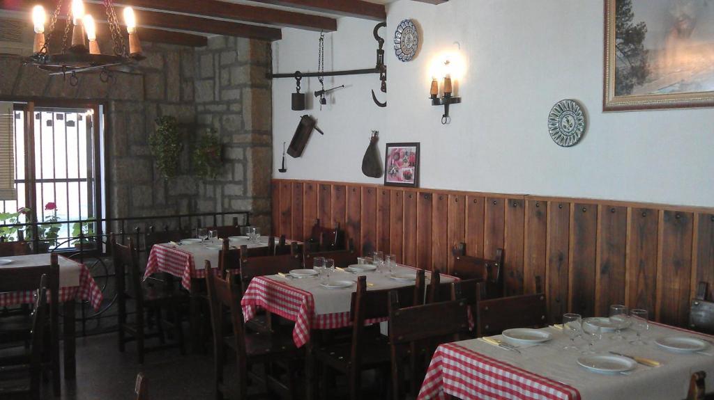 Hostal Restaurante El Chato El Barraco Εξωτερικό φωτογραφία